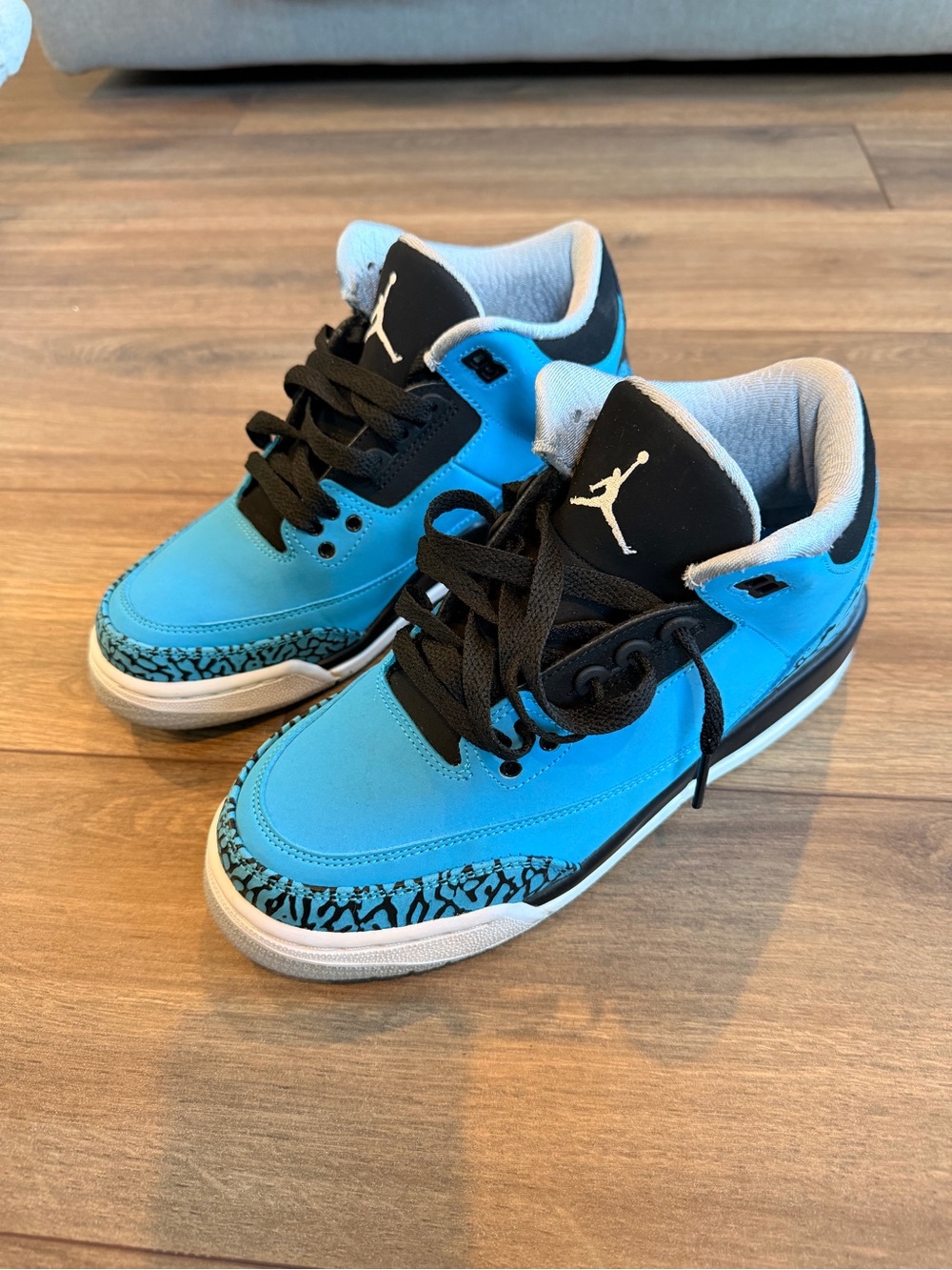 6.5Y excellent condition Jordan “powder blue” Retro Style Sneakers